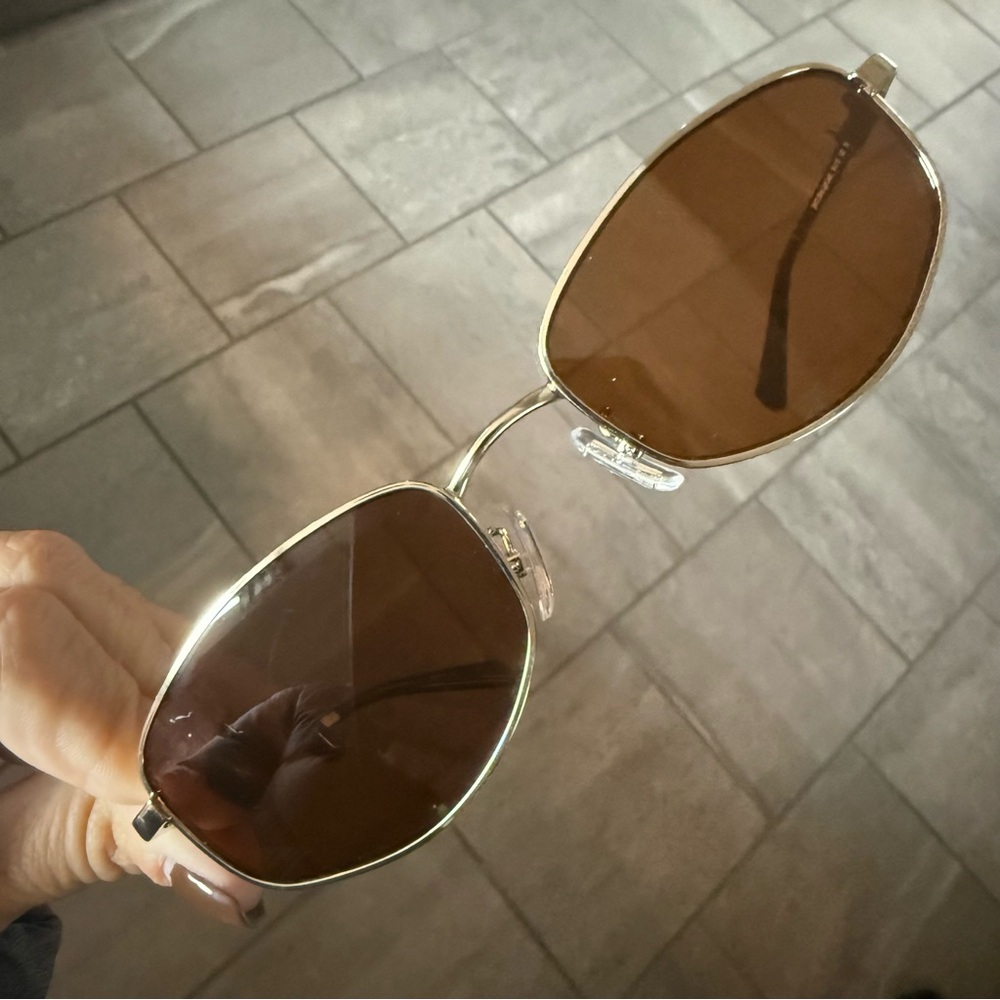 Coach Sunglasses with Gold Frame and Brown Lenses-LIKE NEW!! No scratches at all